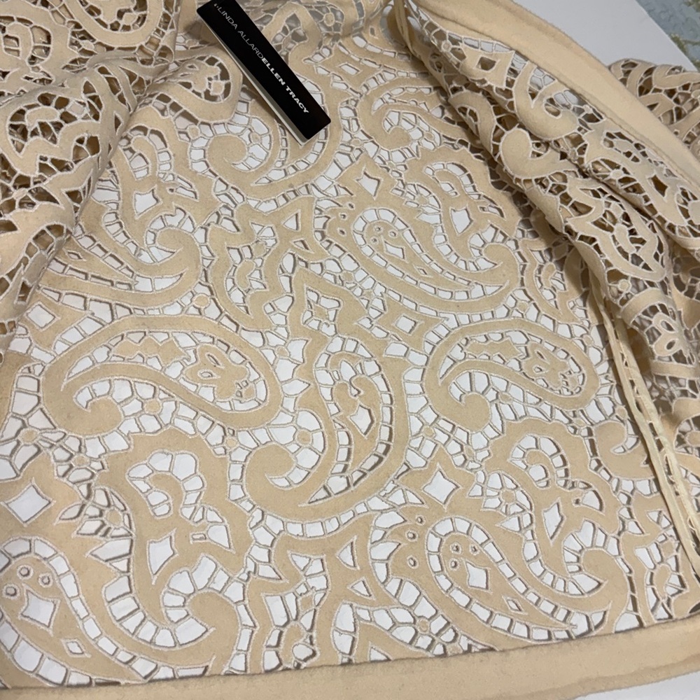 Chic Open-Front Lace Shrug in Cream - Picture 9 of 11